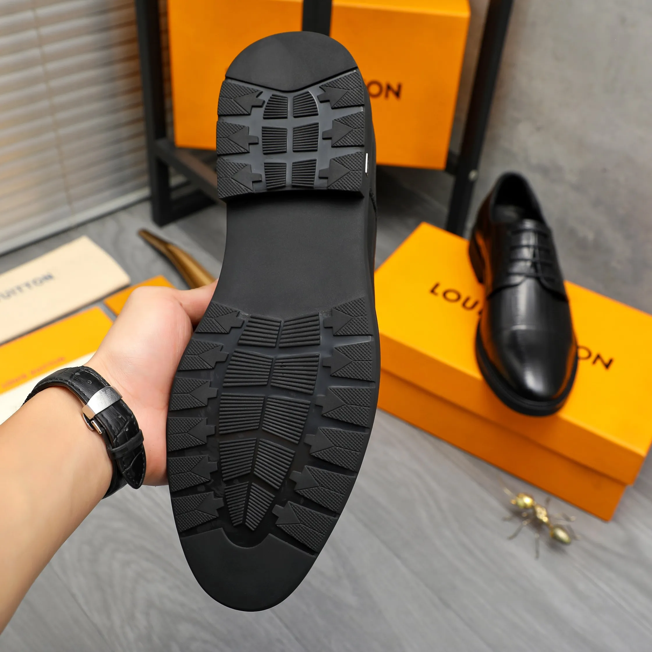 Men's shoes 💰p442 Product trademark: LV (Louis Vuitton) business lace-up leather shoes Regular size: 38-46 (45.46 custom-made, non-refundable) Product materials: Selected high-quality vertical grain cowhide upper, cowhide lining, rubber outsole